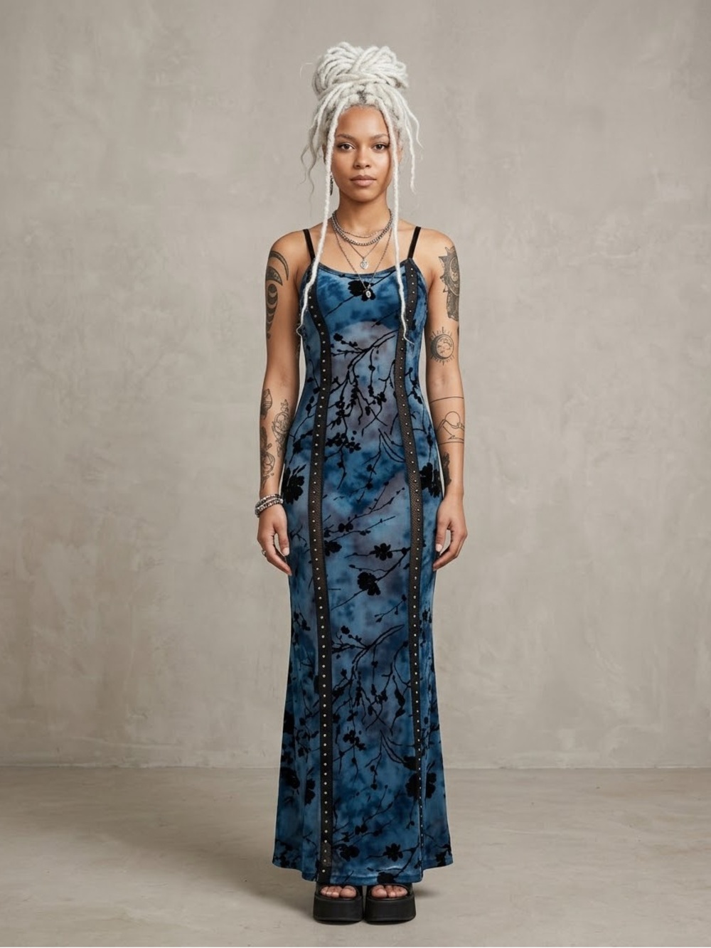 Tunnel Vision Blue Floral Amarantha Hook and Eye Maxi Dress Size Small